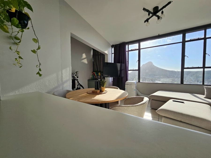 2 Bedroom Property for Sale in Vredehoek Western Cape